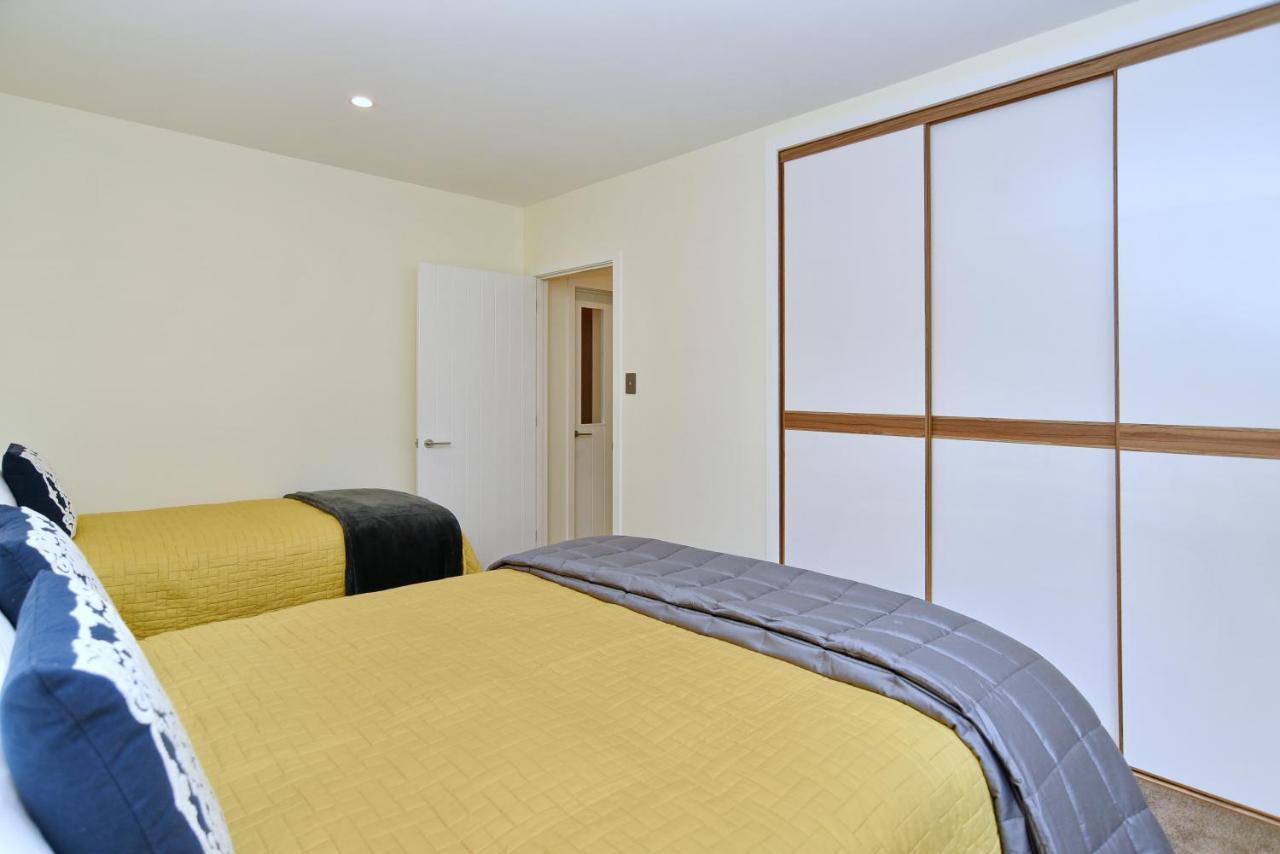 Clyde 106 - Christchurch Holiday Homes Екстериор снимка